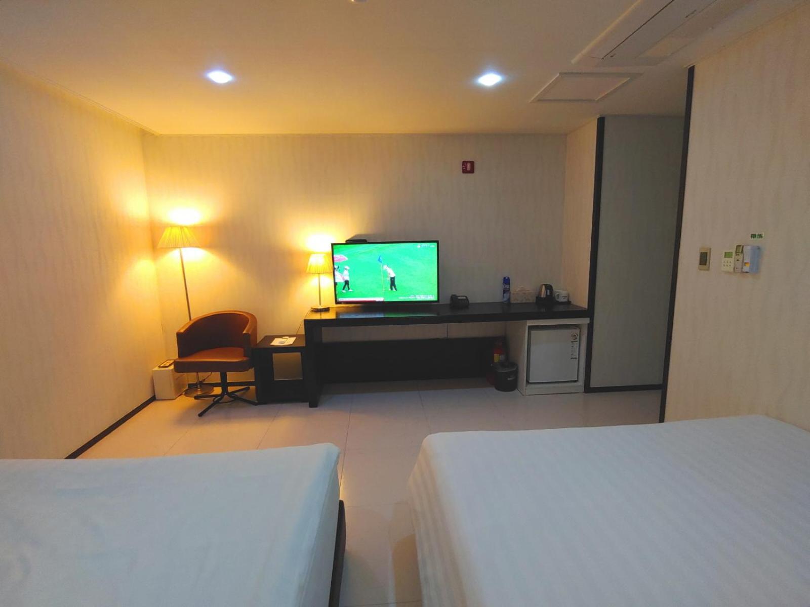 סאוגוויפו Hotel Rhangju מראה חיצוני תמונה