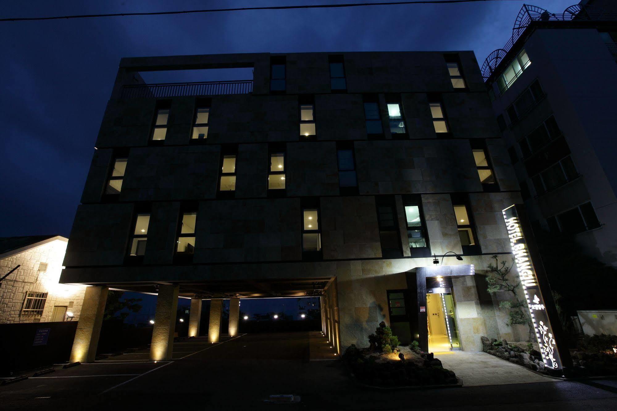 סאוגוויפו Hotel Rhangju מראה חיצוני תמונה