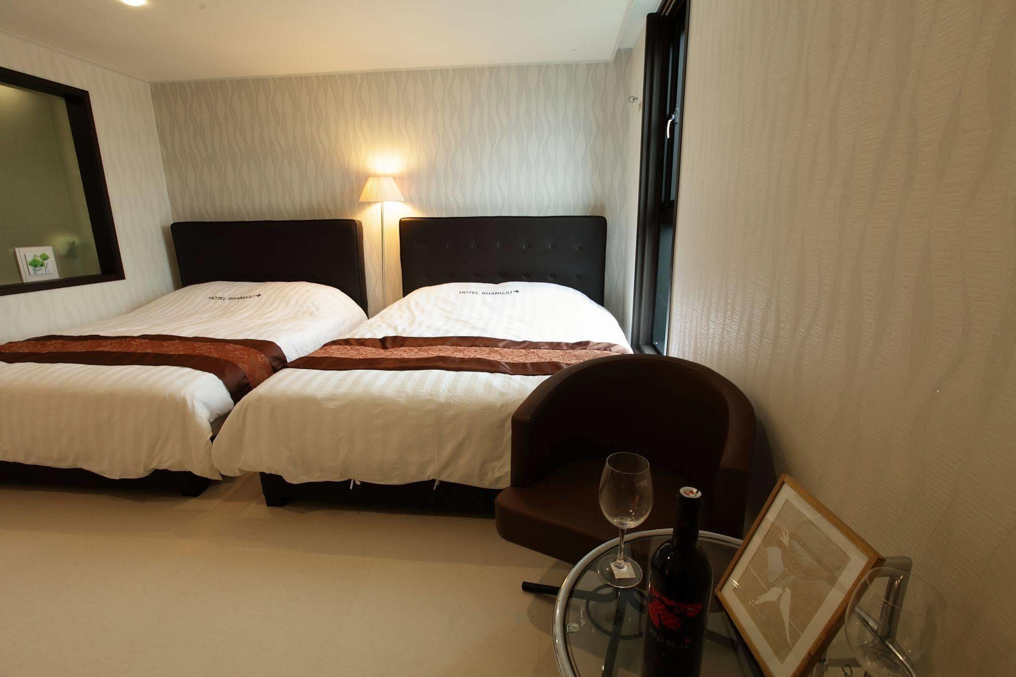 סאוגוויפו Hotel Rhangju מראה חיצוני תמונה